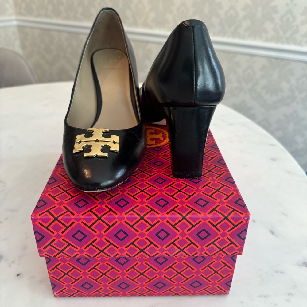 Tory Burch Black Raleigh Pump
